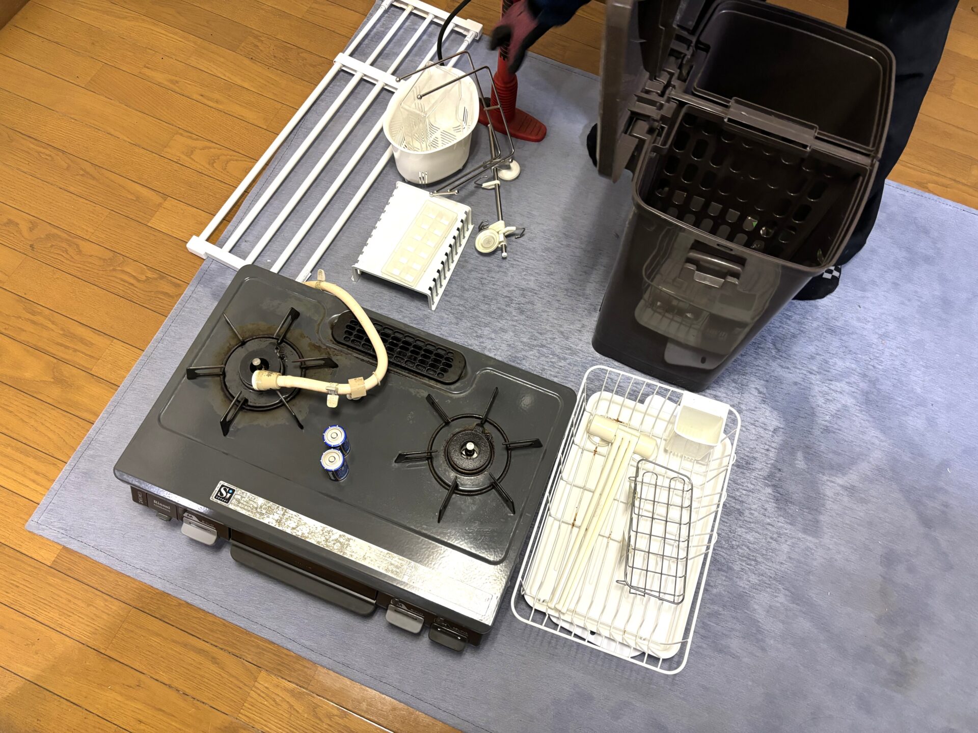 「引越しのため不要になったガスコンロなどを回収しました」作業写真