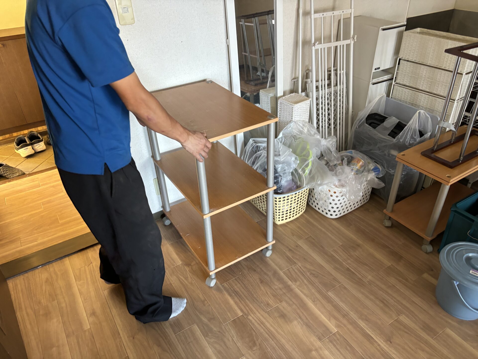 「リピーターのお客様から家具や家電などを回収しました」作業写真