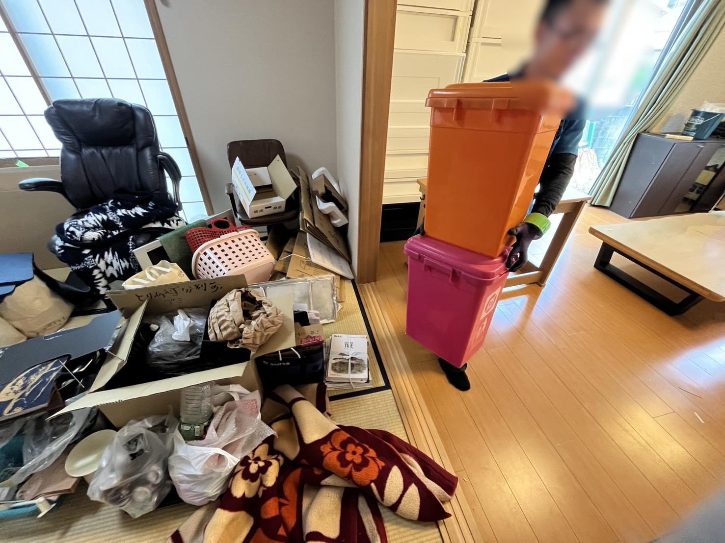 「不動産の貸し出し準備としてお部屋の不用品を回収しました」作業写真